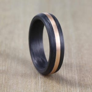 6mm Carbon Fibre & Gold Wedding/Engagement Ring band with Free Engraving! black Carbon Fiber wedding band