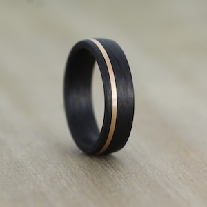 6mm Carbon Fibre & Rose Gold Wedding/Engagement ring with Free Engraving! Wedding band