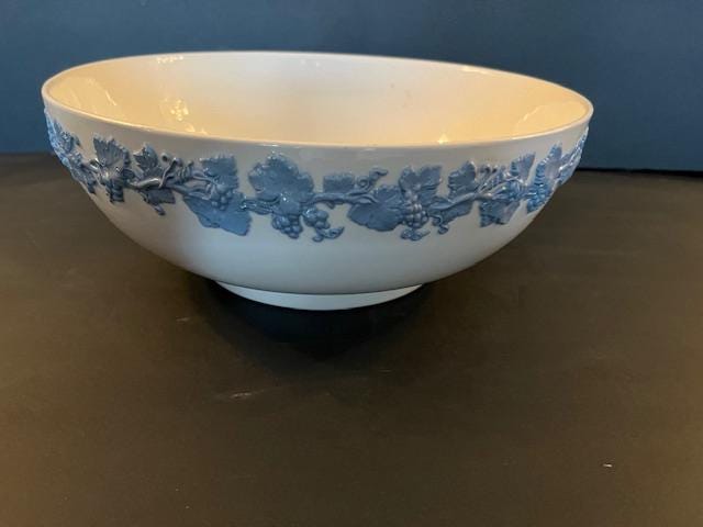 ウェッジウッド クイーンズウェア ヴィンテージ ラベンダー オン