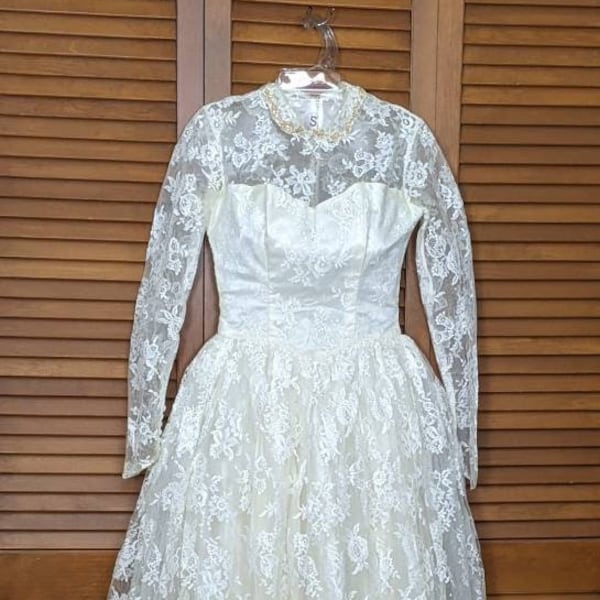 Vintage 1950's Maurer Ivory Lace Fit-and-Flare Bridal Gown - Size XS - Wedding Gown - Wedding Dress