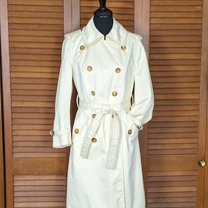 Vintage 1970&#39;s Misty Harbor Pale Butter Yellow Double-Breasted Trench Coat - Size 10 - Made in USA