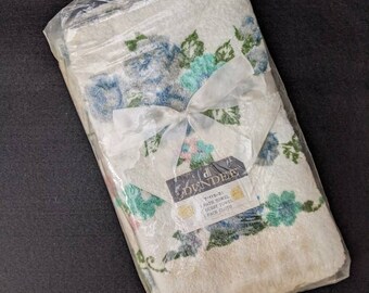 VINTAGE Dundee Bath Towels Made In USA 30”x52” Original Tag Attached Never Used