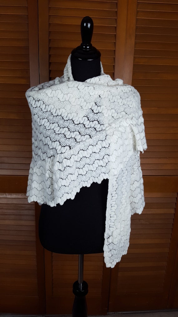 Vintage 1970s Crocheted Shawl - Philippines - Crea