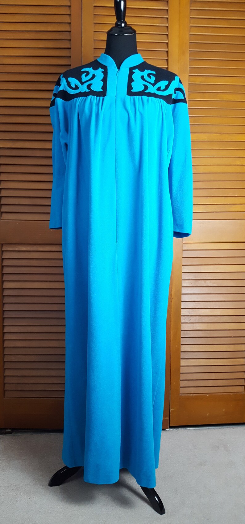 Vintage Vanity Fair Turquoise And Black Velour Robe Image 0