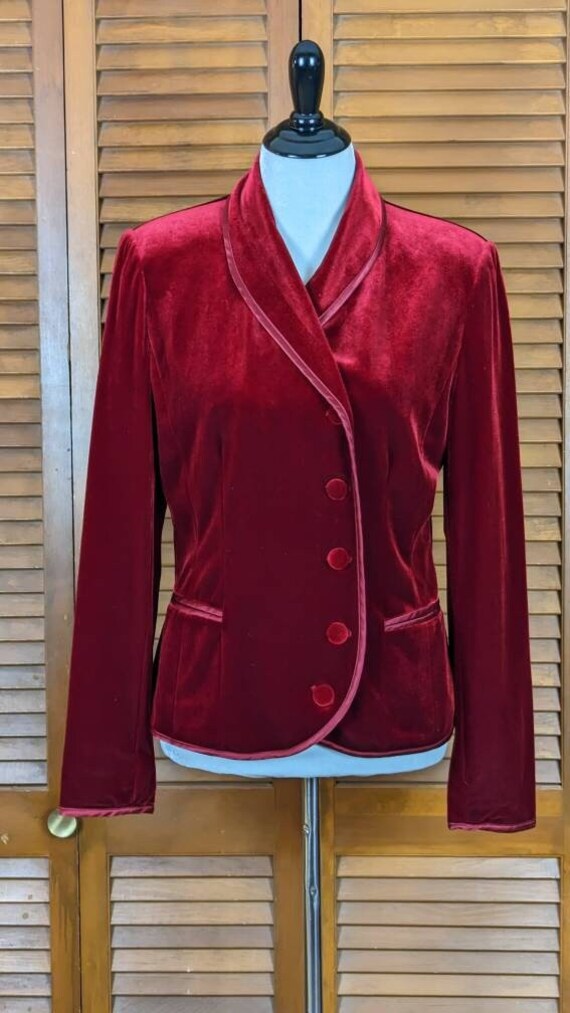 Archic symmetry ruffled blazer