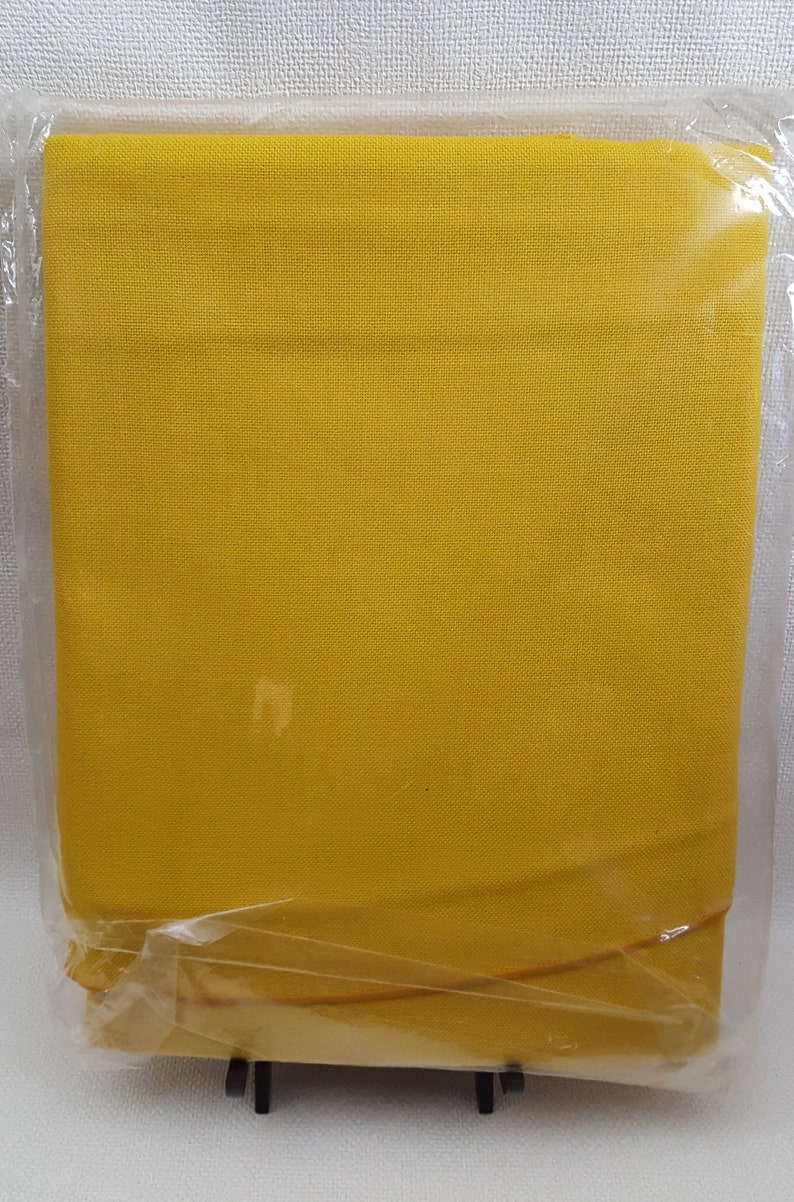 60 x 86 Oval Vintage NOS Colorisma Tablecloth by Kemp /& Beatley Harvest Gold