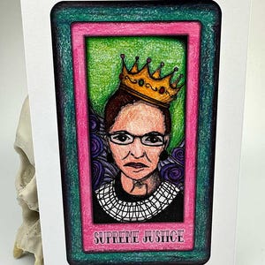 Stampa artistica della carta dei tarocchi contorta RBG della giustizia suprema