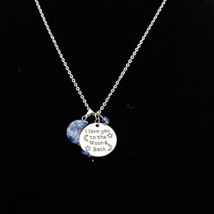 Te amo a la luna y al collar trasero