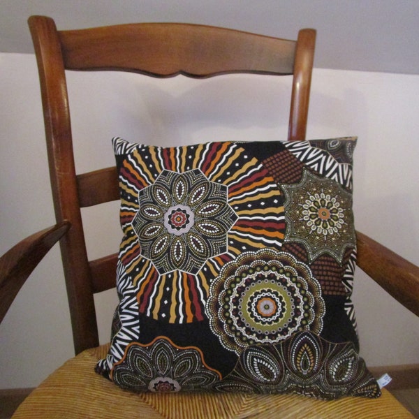 coussin décoratif noir imprimé "batik africain"