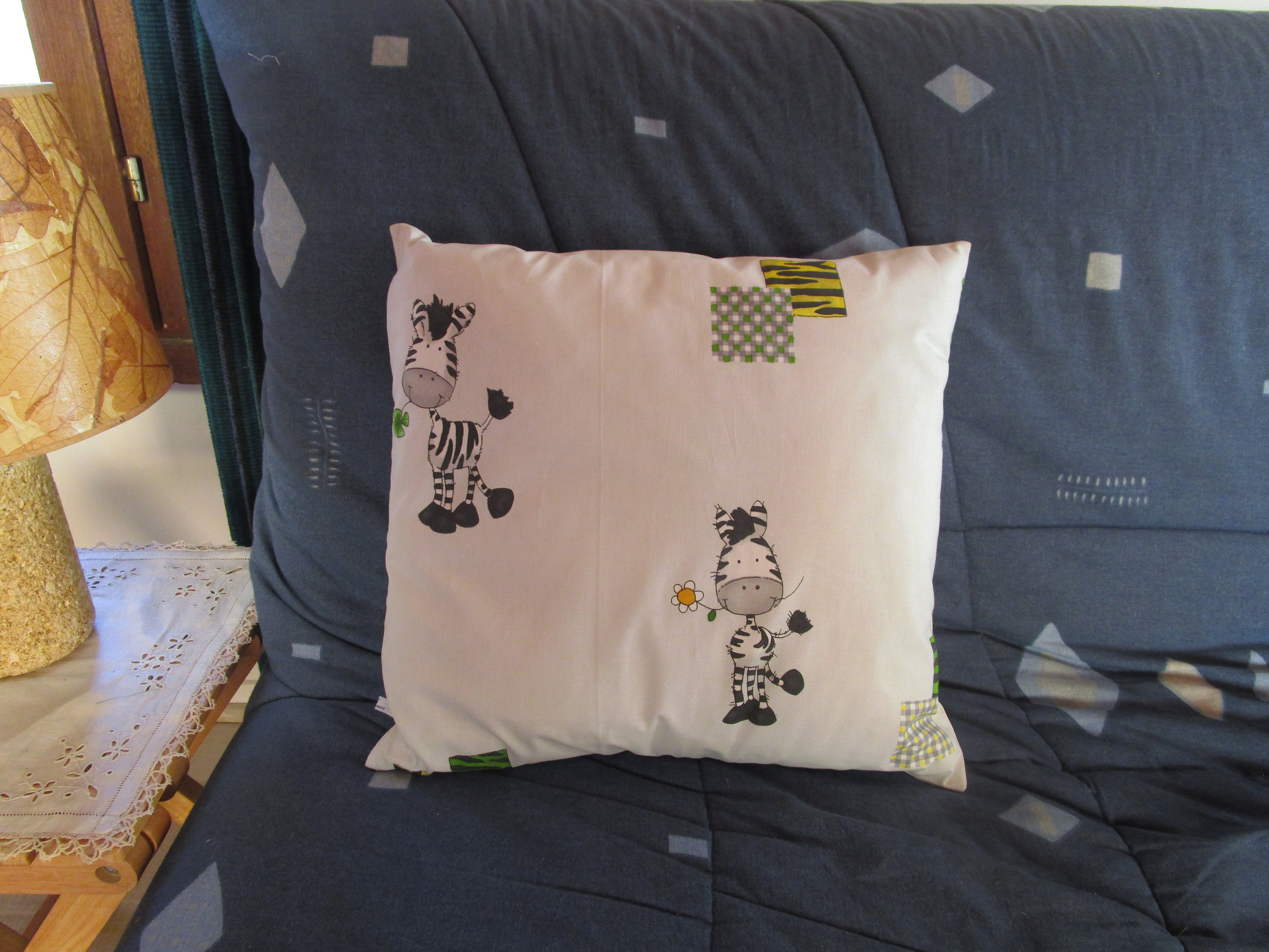 Amusant Coussin Décoratif, en Tissu de Coton Gris Clair Imprimé Petits Zèbres et Ânons