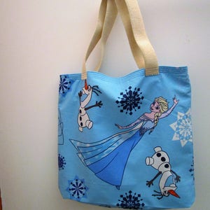 grand sac cabas imprimé Reine des neiges (40x38), doublé et fermé par une fermeture éclair
