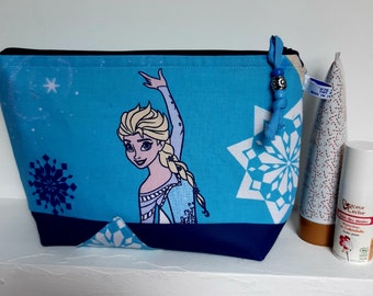 blauer Kulturbeutel, wasserdicht, aus "Frozen" bedrucktem Stoff, mit einem Hintergrund und einem Futter in Imitation