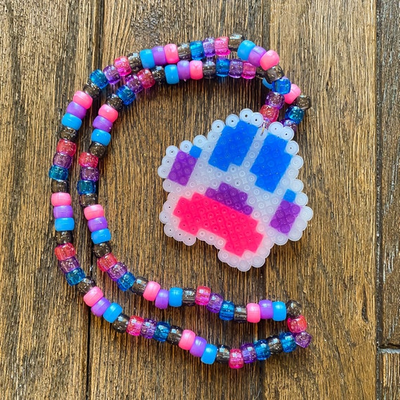 Perler necklaces I made today! 💖🥰 : r/kandi