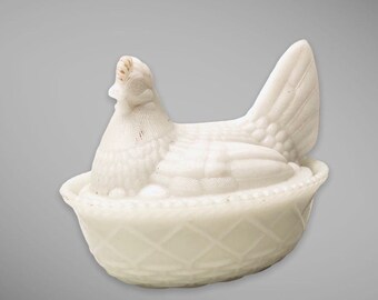 Westmoreland Hen on Nest, turned head, split tail, trinket, butter, candy dish