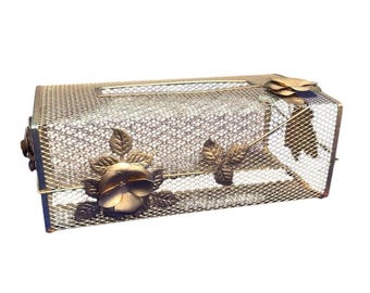 Soporte rectangular para pañuelos de papel estilo Hollywood Regency, de metal dorado y diseño floral de rosa.