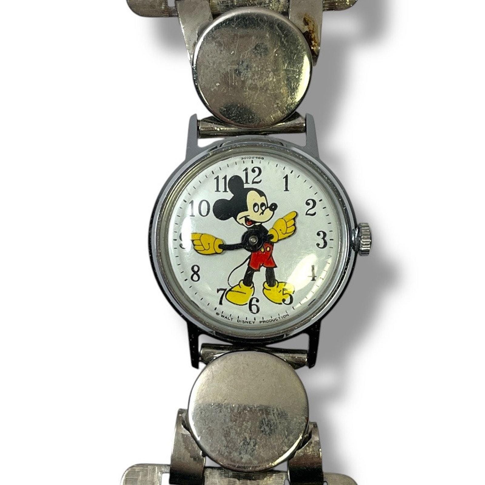 Vintage Disney Mickey Mouse Classic Silver & Black Leather Watch Hands-On: Disney x Fossil Limited-Edition Sketch Mickey  main image 2