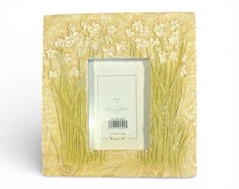Marco de fotos floral Cheri Blum de resina con caballete vertical de 8,9 x 12,7 cm