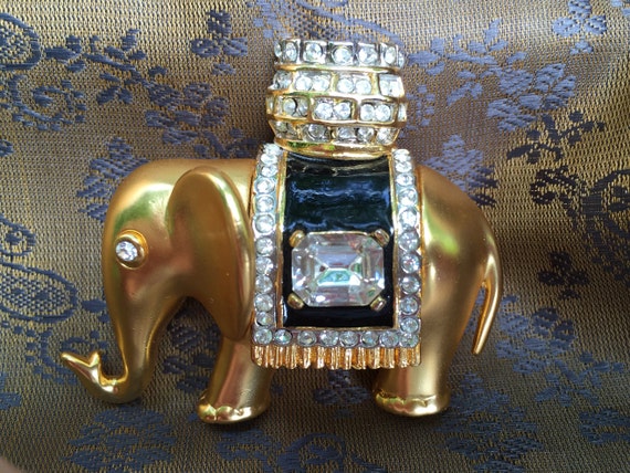 Vintage Unsigned CINER Elephant Brooch, Goldtone m