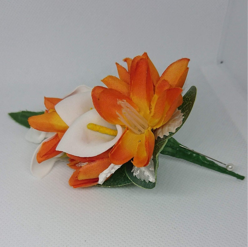 Ladies White cala and orange lapelwristhandbag corsage