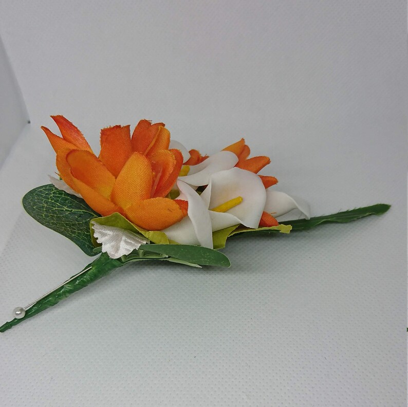 Ladies White cala and orange lapelwristhandbag corsage