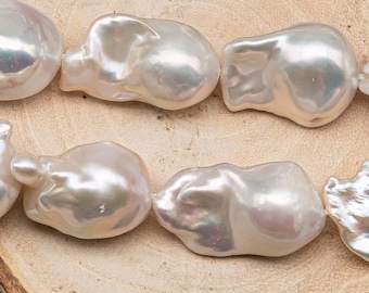 Hebras de perlas barrocas de agua dulce en tamaños variados desde 11 mm x 14 mm hasta 18 mm x 33 mm con alto brillo y hebra completa, SKU n.° 1426BA