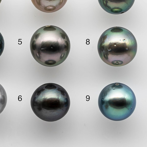 Perla de Tahití multicolor de 9-10 mm casi redonda con alto brillo en una sola pieza con orificio preperforado, SKU # 1445TH