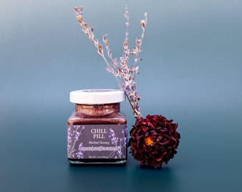 Miód z hibiskusem, lawendą i tulsi | Niezbędne artykuły do spiżarni i domowej ziołowej apteczki