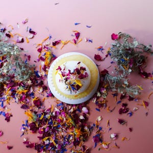 Organic Dried Edible Flower Confetti | Edible Drink Topper, Garnish for Cocktails, Cake and Cupcake Decoration