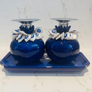 Blauer Glitter Granatapfel-Kerzenhalter mit Perlen-Evil Eye-Verzierungen