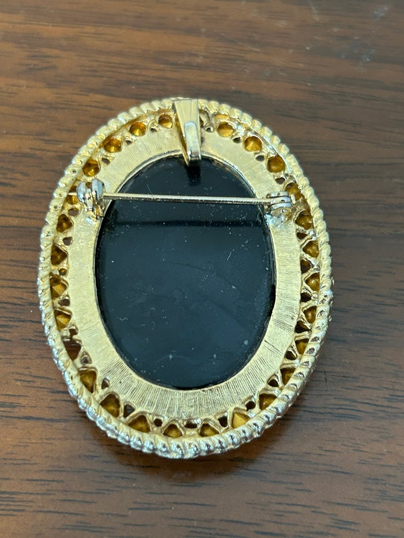 Cameo Brooch with Matching Earring - image 6