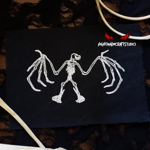 Parche de tela serigrafiado de esqueleto de murciélago