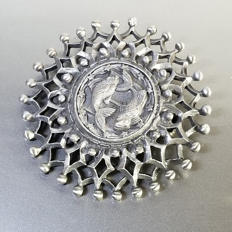 Pisces The Fish Pewter Pin Badge Horoscope Gift