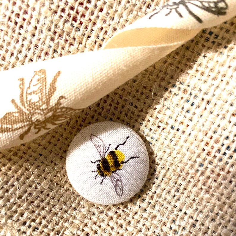 Bee Buttons Set of Bee Buttons Handmade Cloth Buttons Set - Etsy