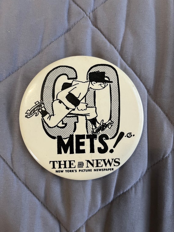 Vintage New York Mets Bill Gallo Daily News Button