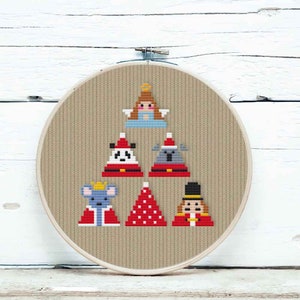 Kerst kruissteek ornamenten | Kleine schattige driehoekige dierenkruissteek | Kruissteek kerstversieringen | PDF direct downloaden | 42