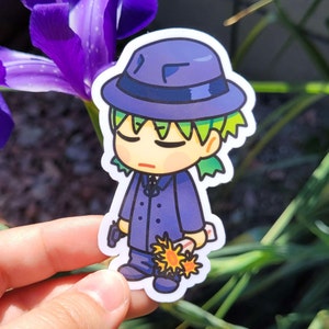 Puede incluir: Una pegatina de dibujos animados de una persona con un sombrero morado, una chaqueta azul y cabello verde. La persona sostiene un ramo de flores amarillas.