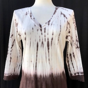 Cotton V Neck, Bamboo Look Tie Dye, Feminine scalloped hem and sleeves. Flatrering 3/4 Sleeve Top - Color: Mocha
