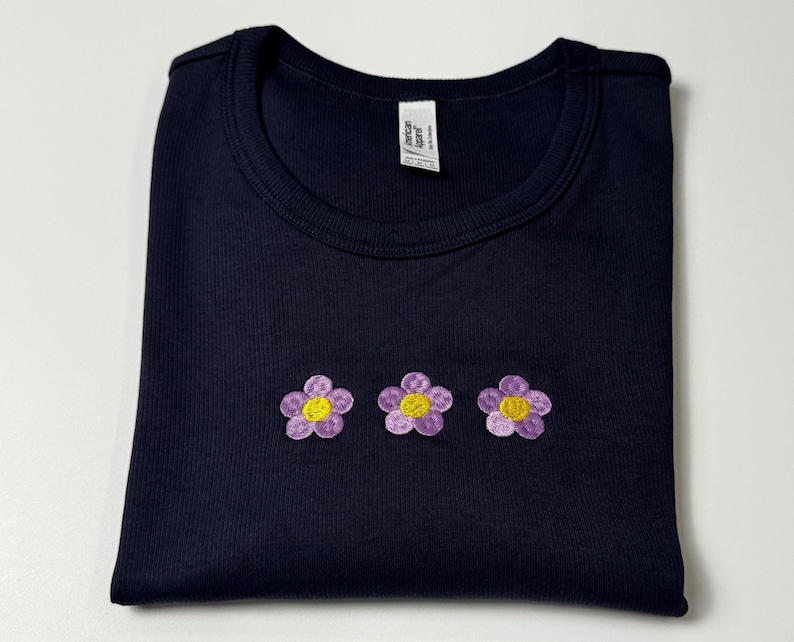 embroidered cropped tee black shirt