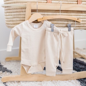 Organic Cotton Baby Jogger Outfit, Crew Neck top, Oatmeal Jogger set, Coming Home Outfit, Newborn, Baby Gift, Baby Shower, Gender Neutral
