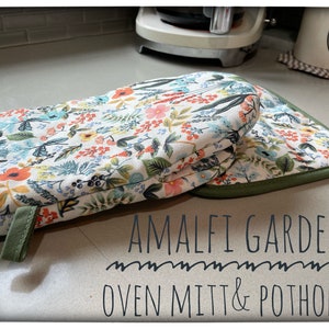 Oven Mitts & Pot Holder set — Mary DiSomma