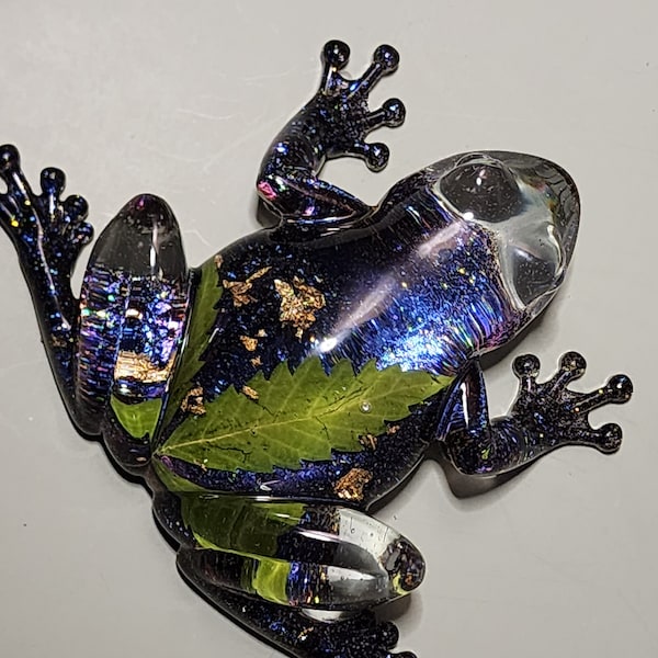 Resin Frog with Real Marijuana Leaf Figurine