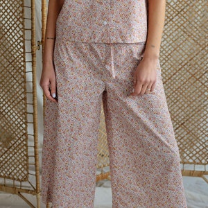 Floral cropped leg culottes with slits and patch pockets image 1