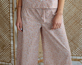 Floral cropped leg culottes with slits and patch pockets