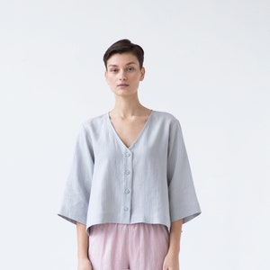 Swingy loose linen blouse with button closure / MITS image 5