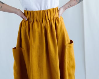 Linen patch pocket skirt / handmade by ManInTheStudio