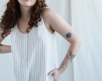 Casual sleeveless linen summer dress in stripes / MITS