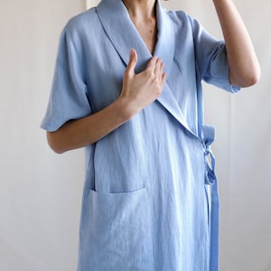 Sky blue linen robe / Soft linen bathrobe with pockets