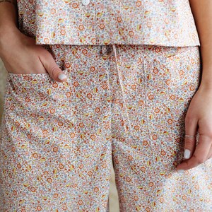 Floral cropped leg culottes with slits and patch pockets image 8