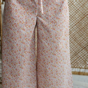 Floral cropped leg culottes with slits and patch pockets image 4