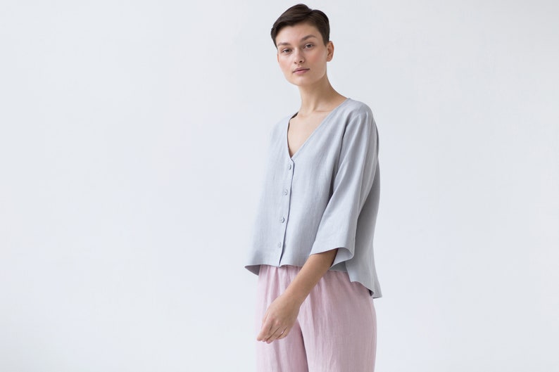 Swingy loose linen blouse with button closure / MITS image 4